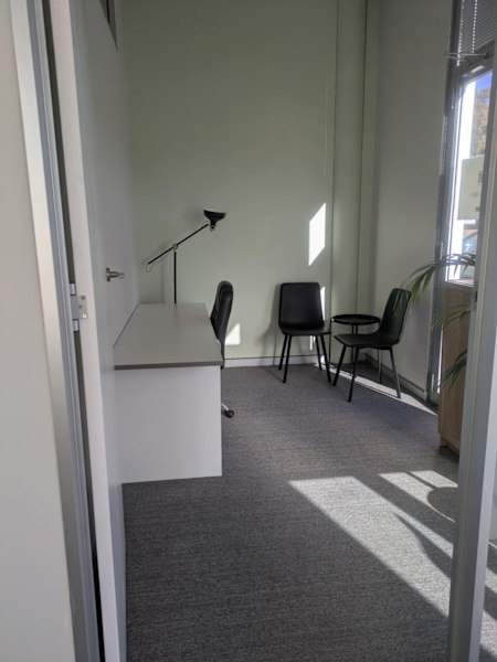 Clinic or Consulting rooms available62995619587074112