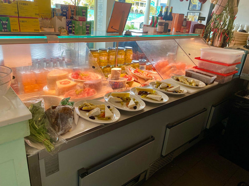 Display fridge 63022633902466112