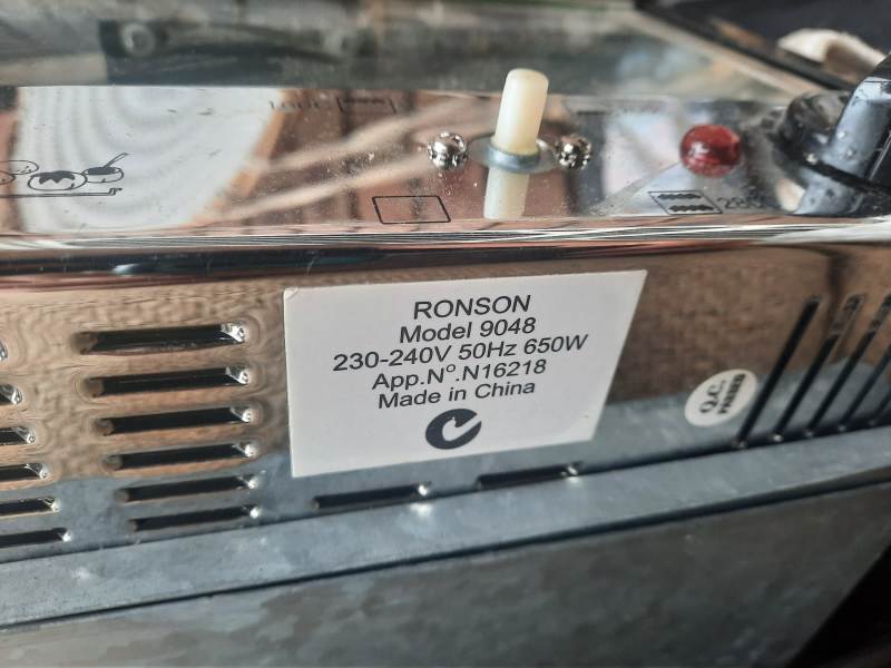 used small electric oven - WORKING (note missing 1 knob but can still 63016061292801113