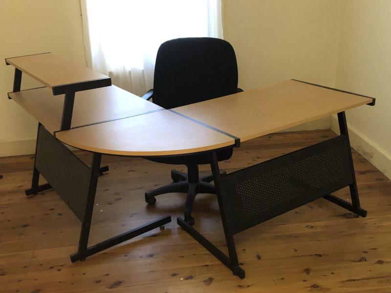 places that sell office desks near me