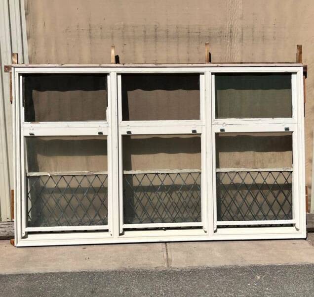 Timber Triple Sash Window w/Leadlight & Fly Screens - 1730 H x 2845 W630062986003221128