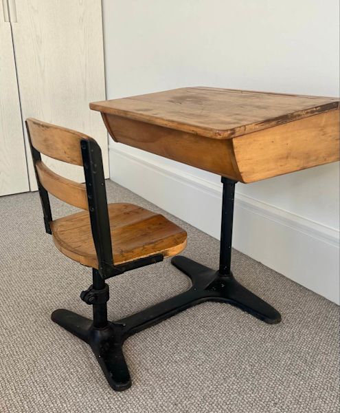 Kids desk and chair vintage 62864723987459111