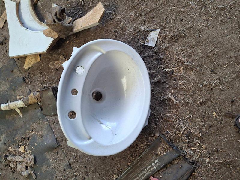 Basin white porslain 420 X 530 call O428152430 for inspection 63004456274177114