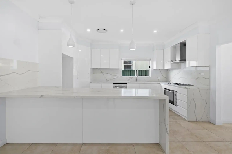 STYLISH 3-BEDROOM HOME IN THE HEART OF GUILDFORD!!62882774096514111