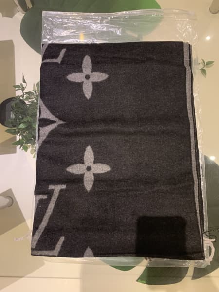 LV scarf brand new two toned, Accessories, Gumtree Australia Eastern  Suburbs - Maroubra