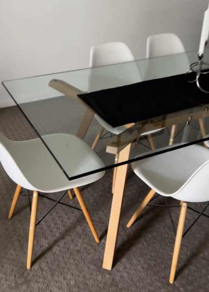 Glass Dining Table & x6 White Chairs 62864723423106111