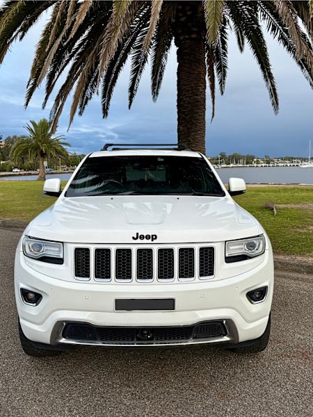 2014 Jeep grand Cherokee - Overland62938582949633111