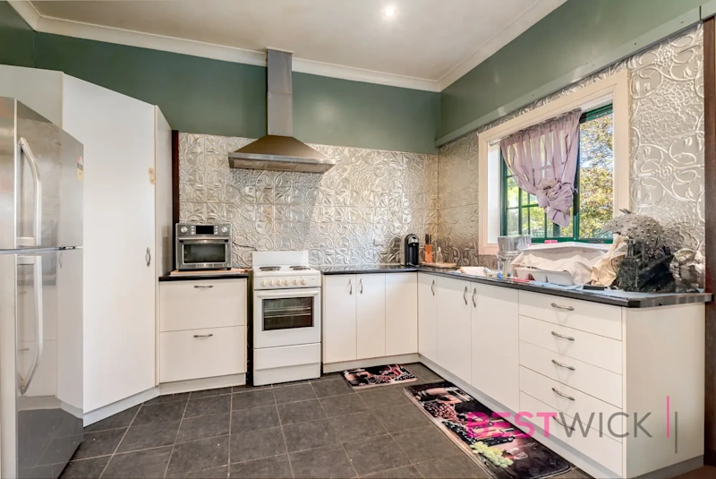 Full of Character & Close to CBD62933717875202113