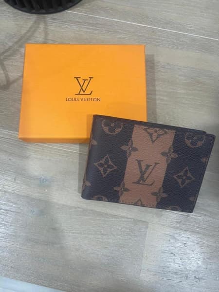 Louis Vuitton Brazza Wallet Men's Bi-Fold Wallet M60622 Epi Leather No