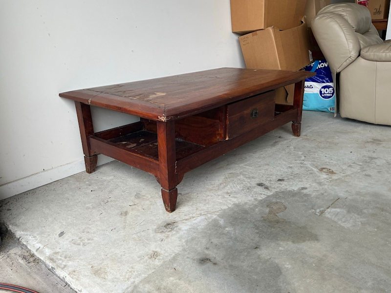 Coffee table62864723012738111