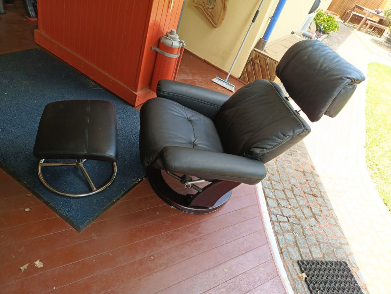 Recliner Chair plus footrest.62863377869058117
