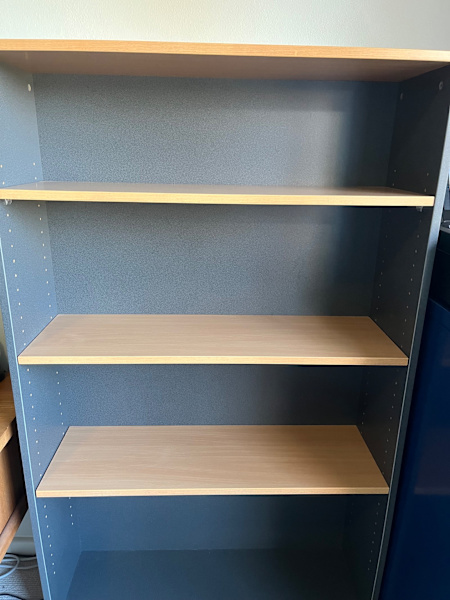 Adjustable bookshelf62863369730818112