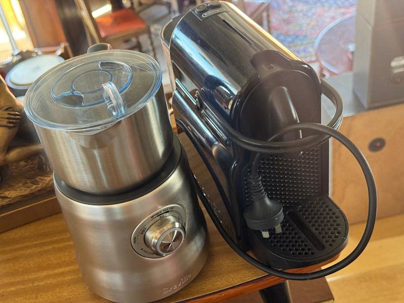 Breville Milk Frother machine / as new / Nespresso pod machine63022633773569114