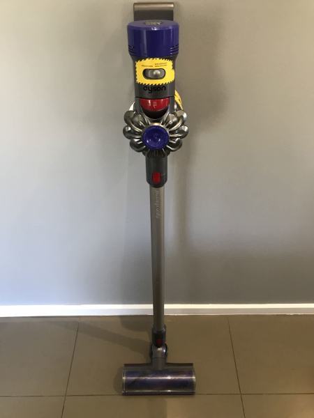 DYSON V8 ANIMAL CORDFREE VACUUM CLEANER IN AS NEW CONDITION.63612128780034111