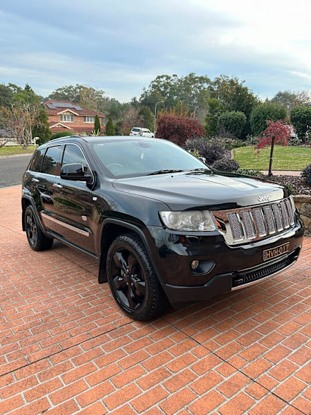 Jeep Grand Cherokee  limited CRD 2011  70th anniversay 62936661991298110