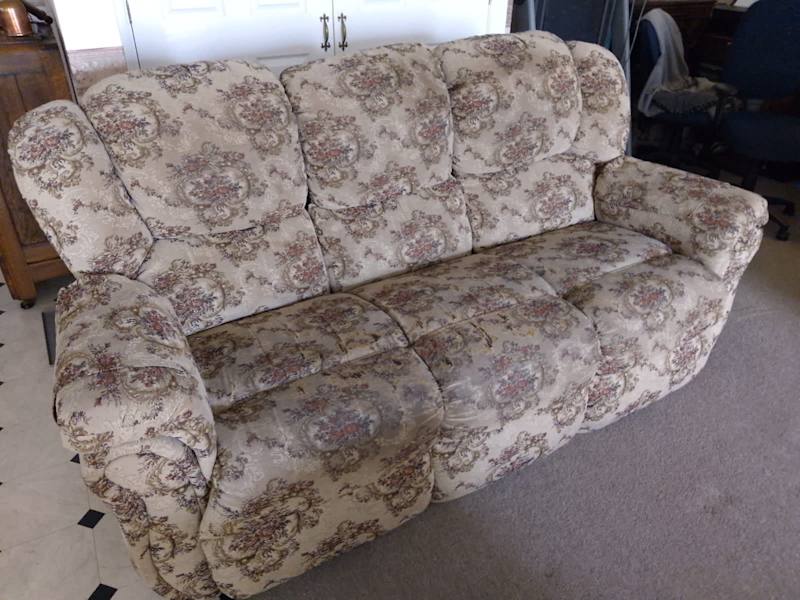 3 Piece Lounge Suite, 2x Recliners & 1 x 3 Seater Lounge62863410540417111