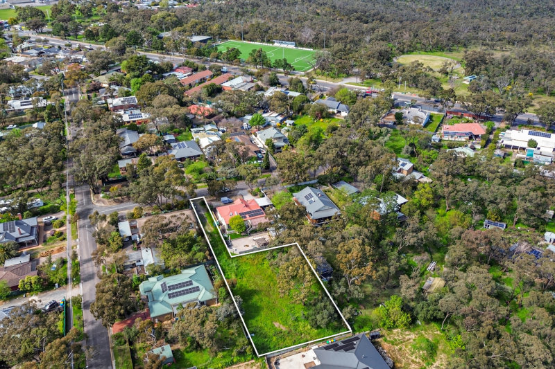 Secluded 1200m2 allotment nestled in a picturesque Hills setting.62885373979522114
