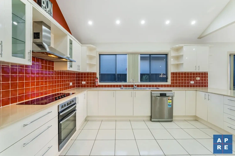 Spacious 5-Bedroom Family Home in Prime Location62882739516803112