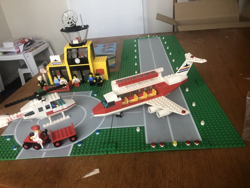 Lego airport hot sale 1985