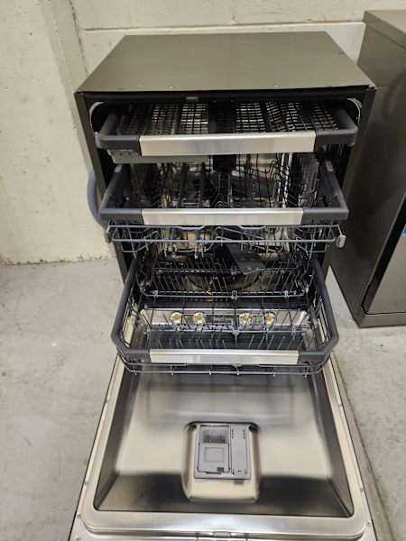 LG 15 Place QuadWash Dishwasher Built Under XD3A25UMB63612127052801111