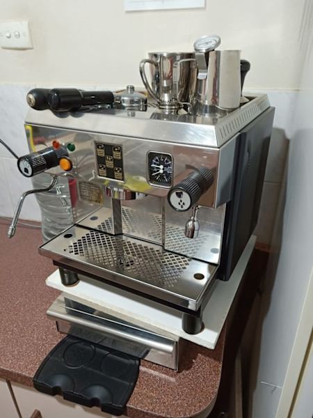 Bezzera BZ40 Commercial Coffee Machine & Mazzer Luigi Grinder-Exc Cond63021731874945111