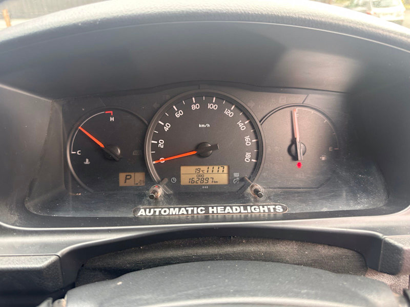 Toyota hiace 201762937621672835112