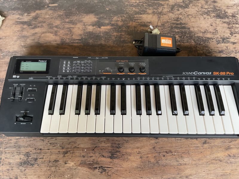 Roland sound canvas SK-88 Pro synthesiser | Keyboards & Pianos