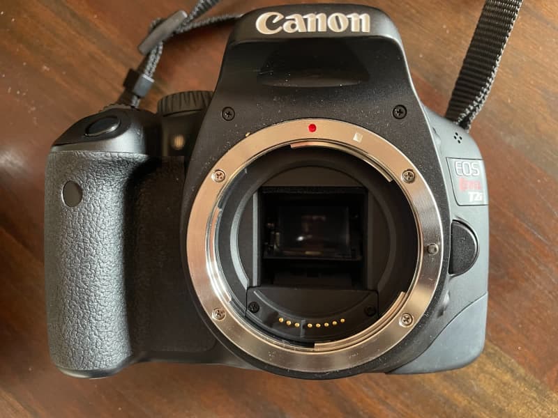 Canon EOS 550D/Rebel Ti2 Camera with 18-55mm and 18