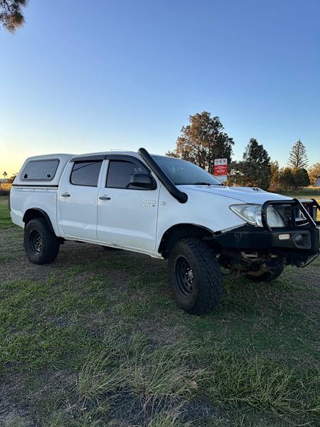 2010 TOYOTA HILUX SR5 (4x4) 5 SP MANUAL DUAL CAB P/UP62936659617538112
