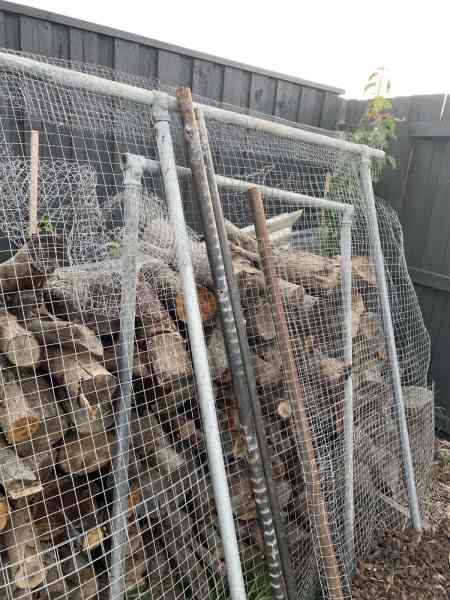 Metal fence posts 63006768365442115