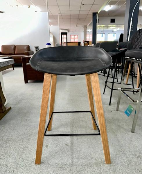 Van Barstool- Oak Leg62863839256450111