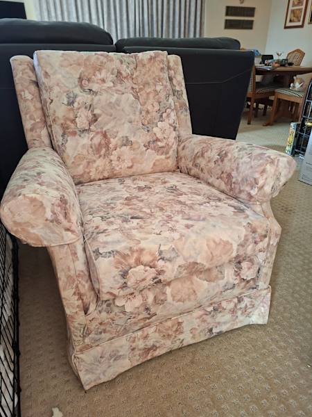 Comfy Single Chair62866849082371111