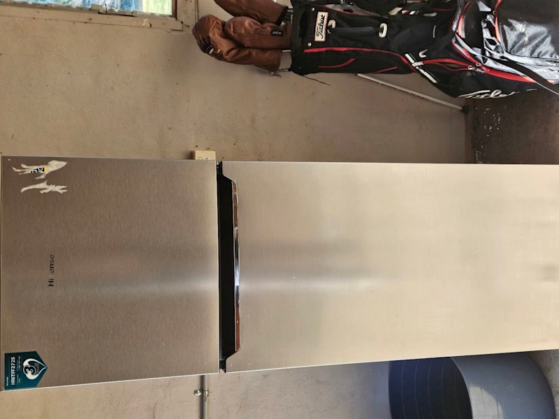 272L Hisence fridge. 63022634488066112