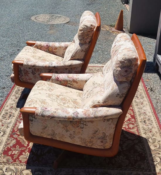 Mid Century Modern Chiswell Lounge Swivel Arm Chair .(ONLY ONE LEFT)62863383552130114