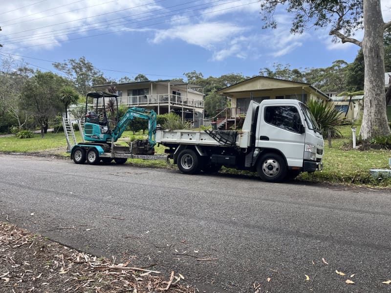 Fuso tipper truck hire (Car licence) $200 per day.62937621443585112
