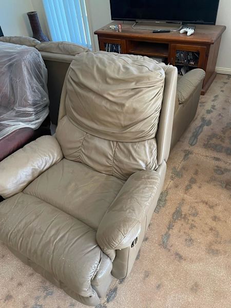 3 seater Lounge and 2 recliner 62863375599747111