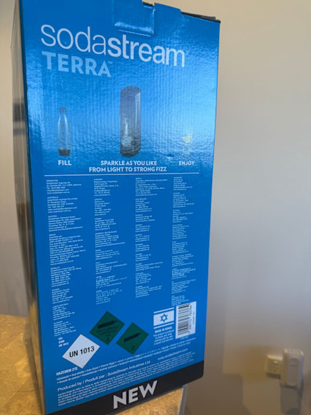 BRAND NEW SodaStream Terra soda machine and sparkling water maker kit.63444044720131113