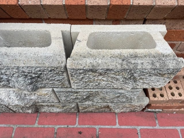 25 Free pickup Retaining Blocks63012914840706111