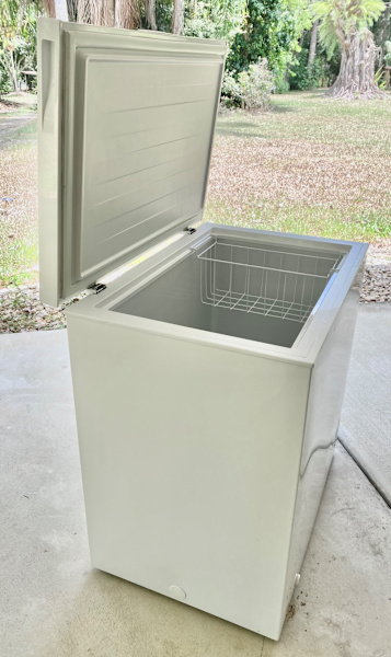 Westinghouse White Chest Freezer63443375947138114