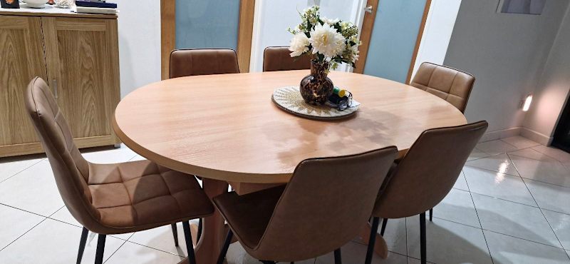 Dining Table and chairs62863380524291113