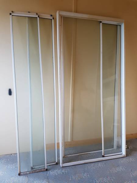 BEIGE ALUMINUM AND GLASS SHOWER SCREEN63440221750913112