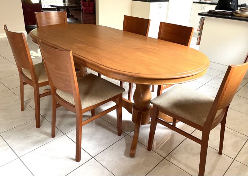 solid wood dining table gumtree