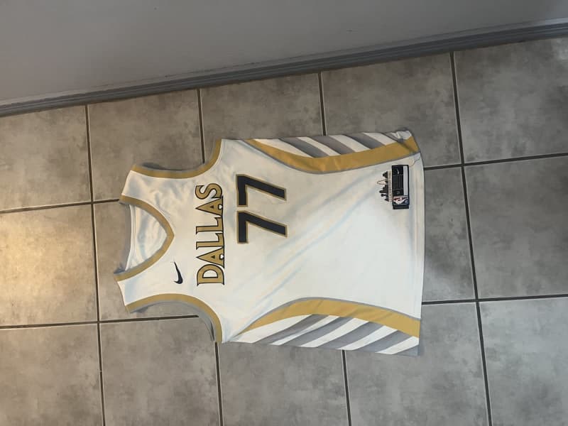 Luka Doncic NBA city swingman jersey size XL, Tops