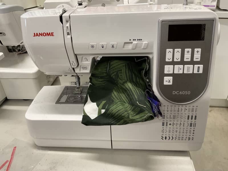Janome DC 6050 as new lots of extra features63017317968514111