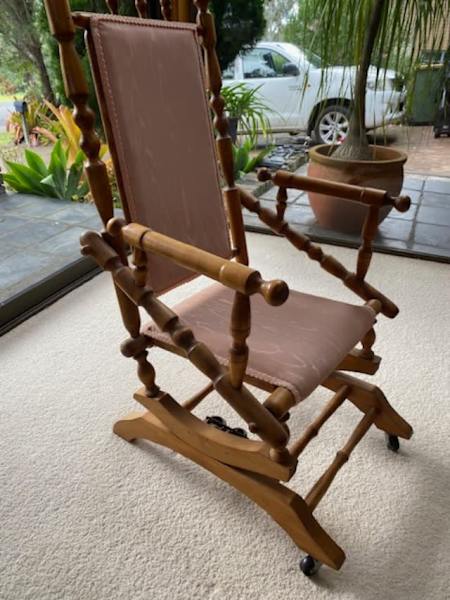 Rocking Chair in Great Condition62863410150145112