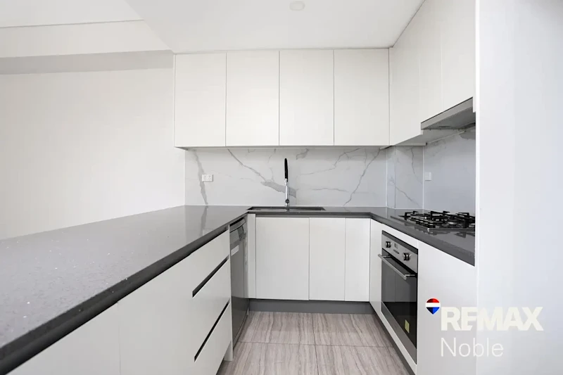 Sun-Filled Two Bedroom Apartment63438962971138114
