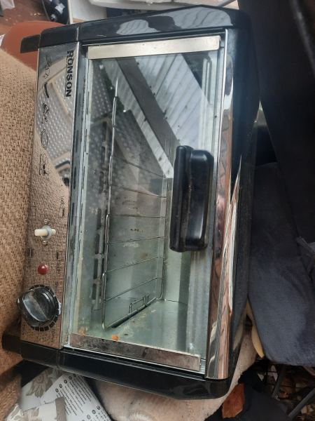 used small electric oven - WORKING (note missing 1 knob but can still 63016061292801114