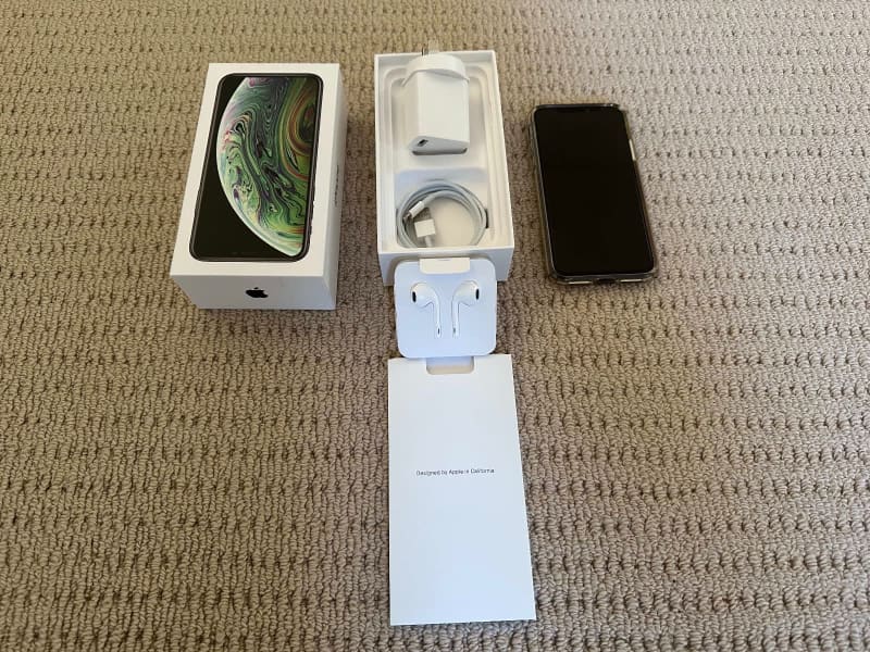 Apple iPhone XS - 256GB - Space Grey (AU Unlocked) with case