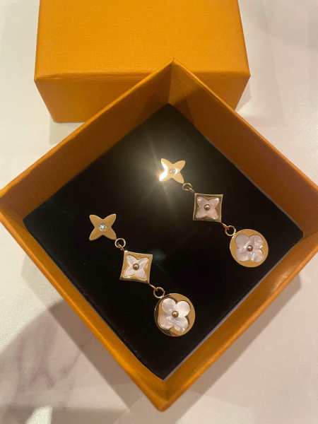 LV style ladies mini gold stud earrings, Women's Jewellery, Gumtree  Australia Salisbury Area - Valley View