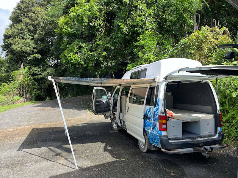 1998 TOYOTA HIACE  5 SP MANUAL 4D LONG VAN63437623369090112